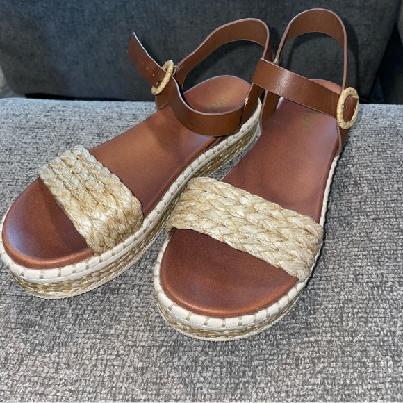 MIA Shoes - Mia Platform Sandals